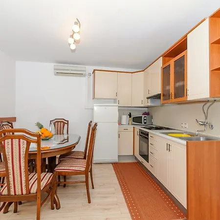 Orlovic Old Town * زادار